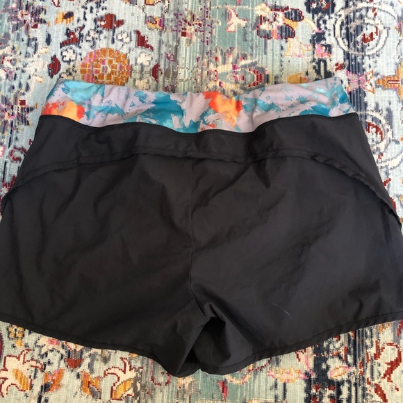 Old Navy Active Shorts - Picture 3 of 3